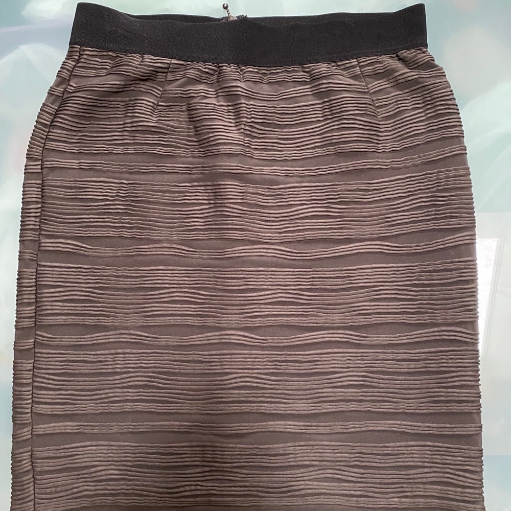 Alfani midi, textured skirt with exposed zipper